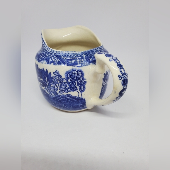 Blue Willow Creamer~Japan Vintage Pre-Owned 3.25" - Picture 6 of 12